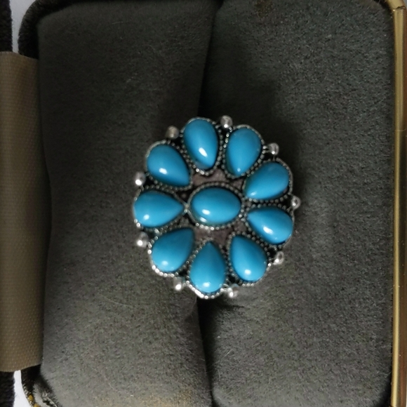 Pretty blue/turquoise flower ring - Picture 2 of 3